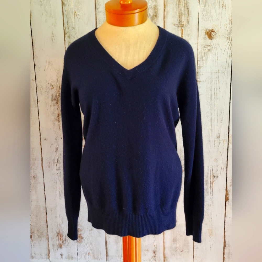 FRAME Navy V-Neck Cashmere Sweater
